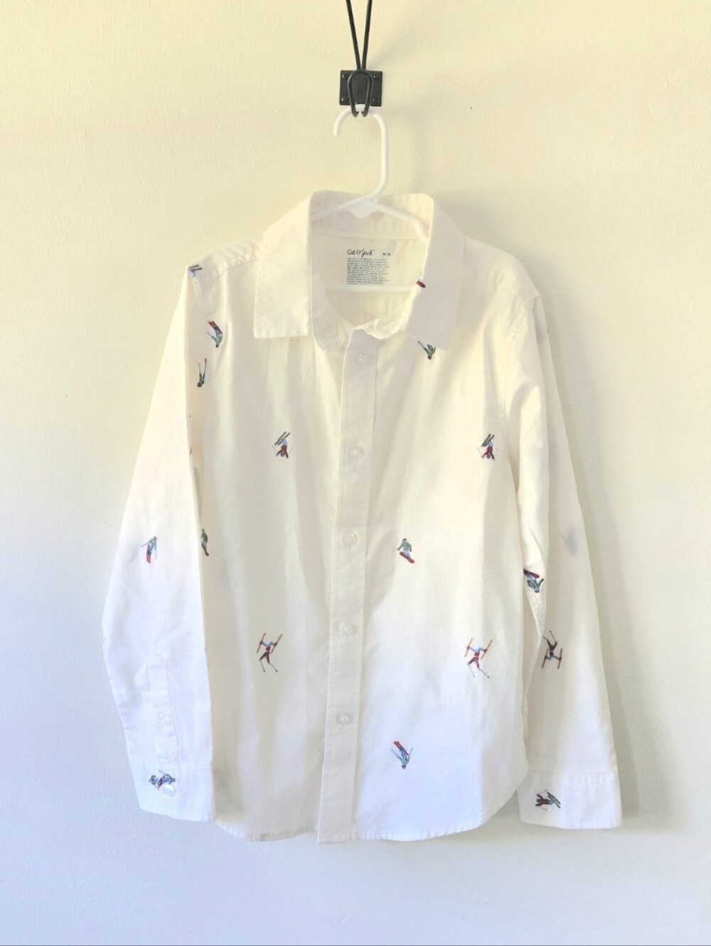 Cat & Jack White Button-Up Shirt with Ski Embroidery Medium